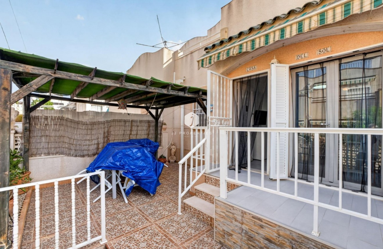 Resale - Townhouse -
Torrevieja - Lago jardin