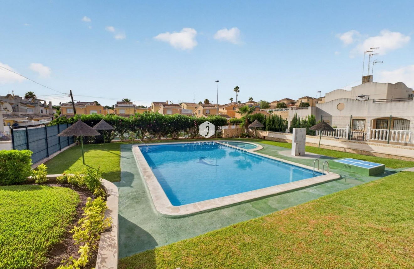 Resale - Townhouse -
Torrevieja - Lago jardin