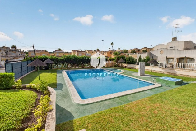 Resale - Townhouse -
Torrevieja - Lago jardin