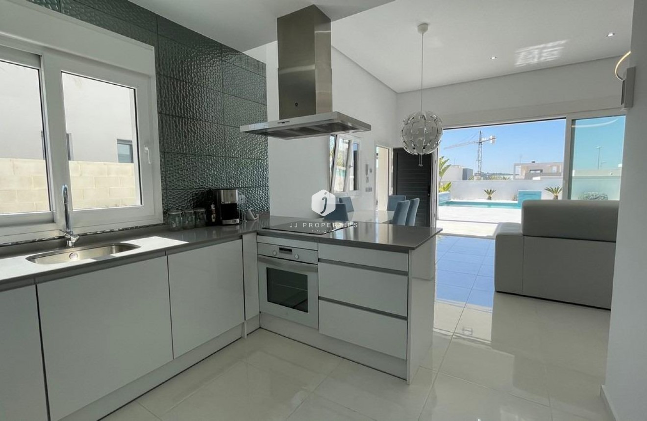 New Build - Villa -
Rafal - polideportivo