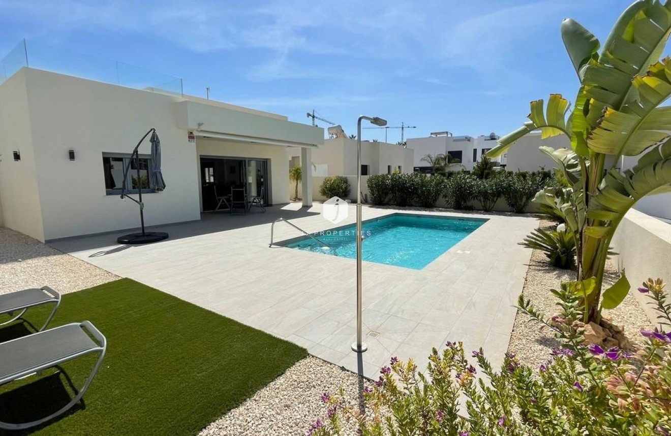 New Build - Villa -
Rafal - polideportivo