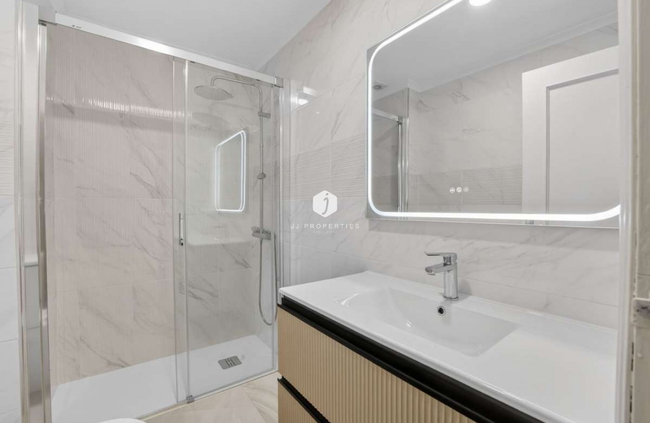 Resale - Apartment / flat -
Torrevieja - Costa Blanca