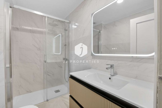 Resale - Apartment / flat -
Torrevieja - Costa Blanca