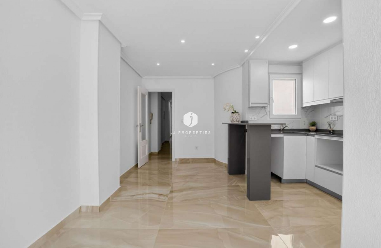 Resale - Apartment / flat -
Torrevieja - Costa Blanca