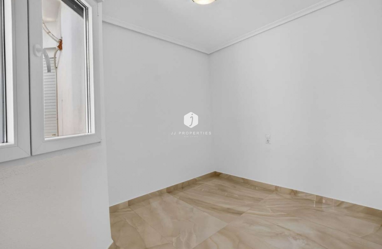 Resale - Apartment / flat -
Torrevieja - Costa Blanca