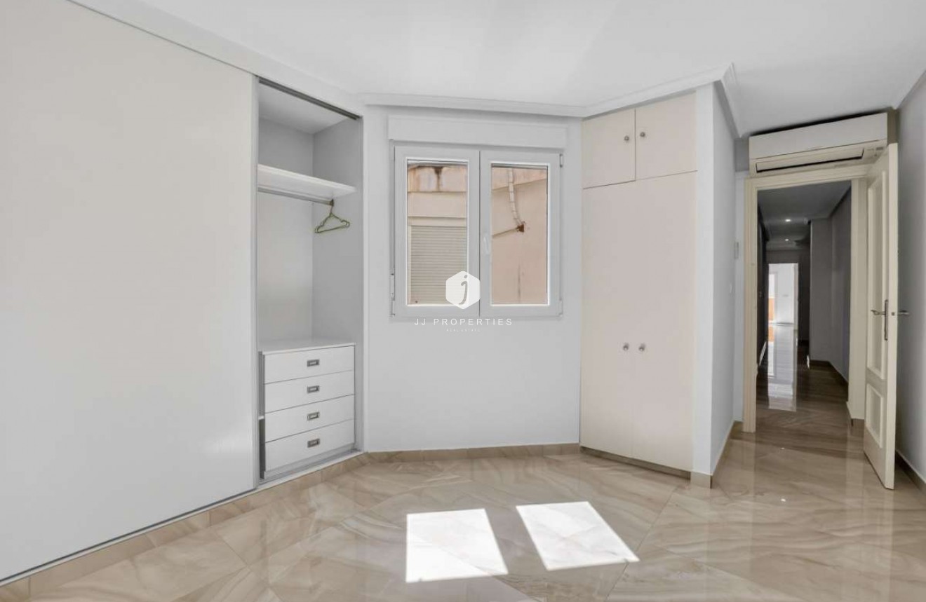 Resale - Apartment / flat -
Torrevieja - Costa Blanca