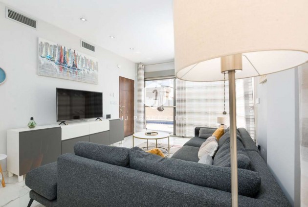 Tweedehands - Villa -
Orihuela Costa - Costa Blanca
