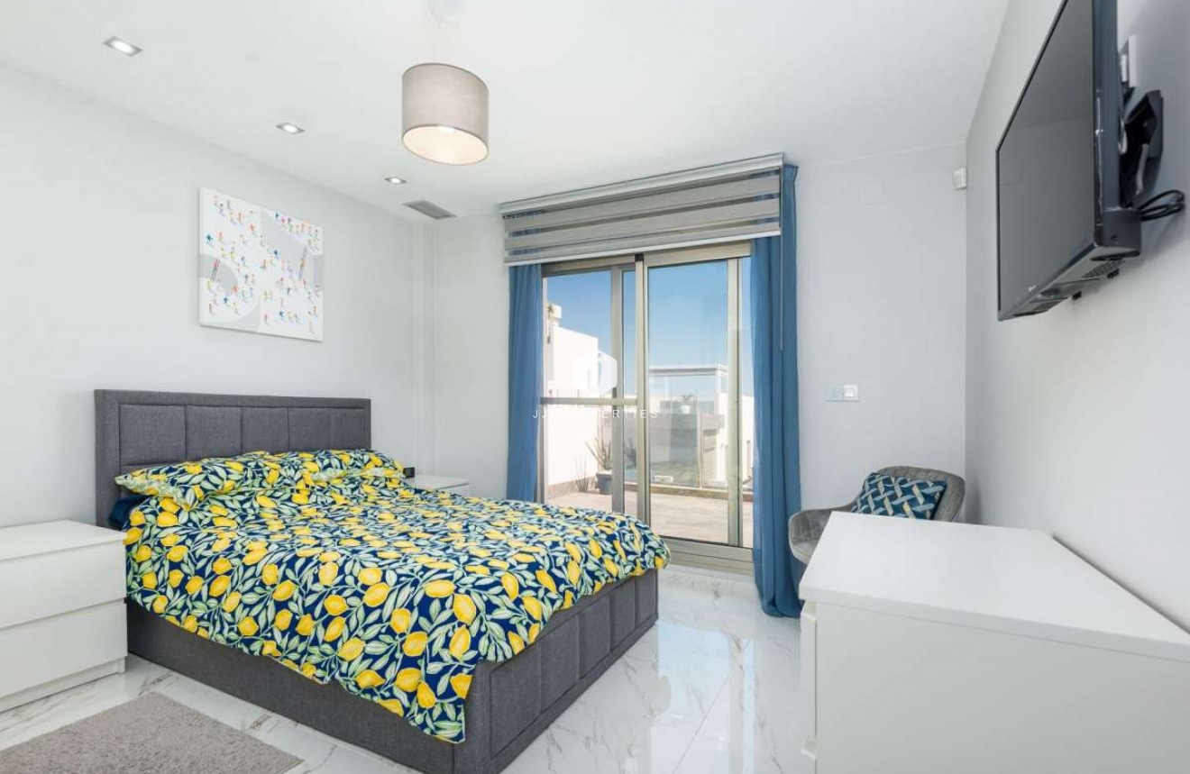 Tweedehands - Villa -
Orihuela Costa - Costa Blanca