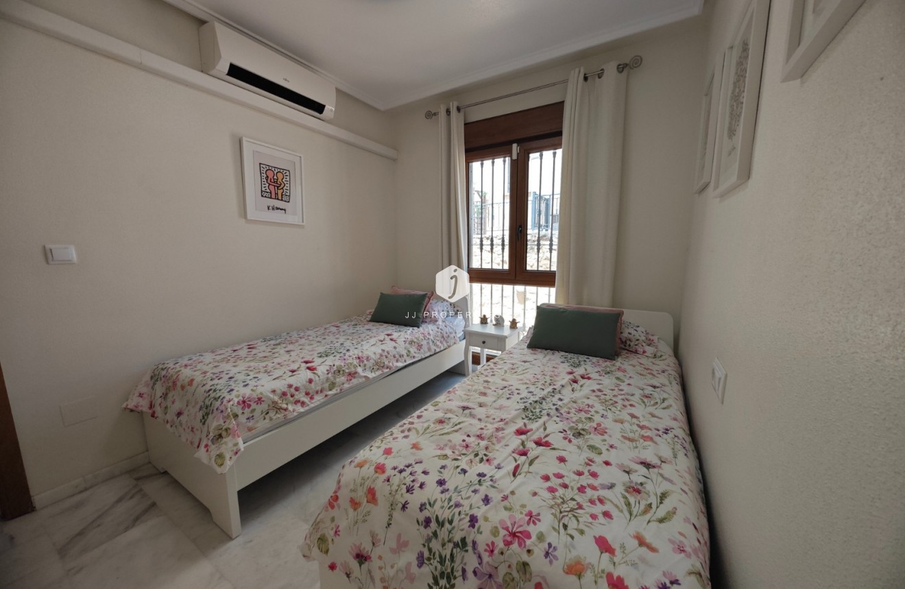 Tweedehands - Appartement / flat -
Algorfa - Inland
