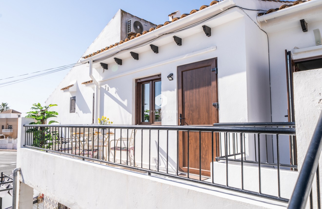 Resale - Apartment / flat -
La Mata - Costa Blanca