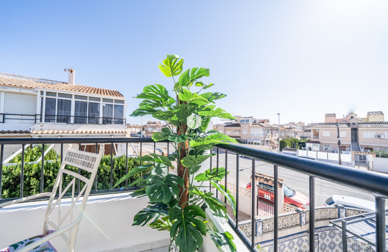 Resale - Apartment / flat -
La Mata - Costa Blanca