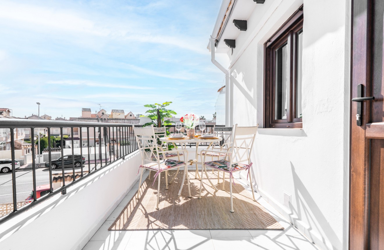 Resale - Apartment / flat -
La Mata - Costa Blanca