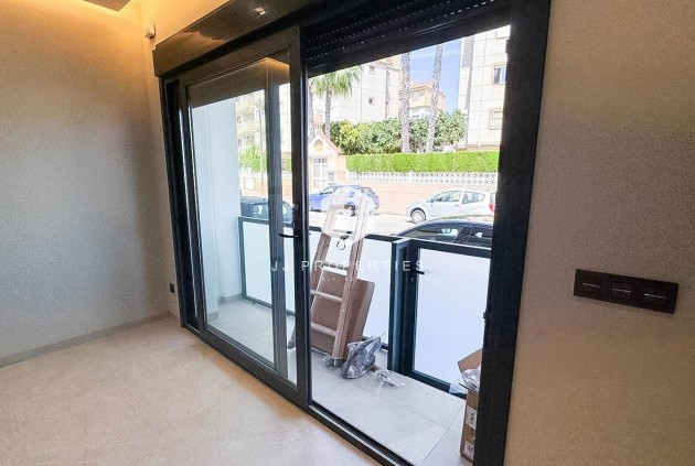 D'occasion - Appartement -
Torrevieja - Playa de los Locos