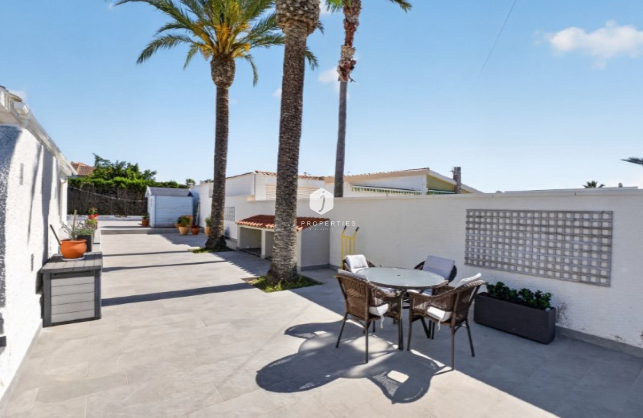 Resale - Villa -
Torrevieja - Costa Blanca
