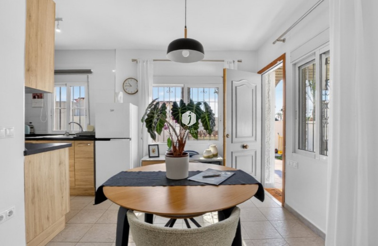 Resale - Villa -
Torrevieja - Costa Blanca