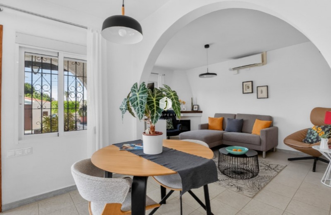 Resale - Villa -
Torrevieja - Costa Blanca