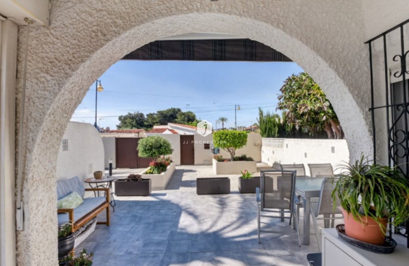 Resale - Villa -
Torrevieja - Costa Blanca