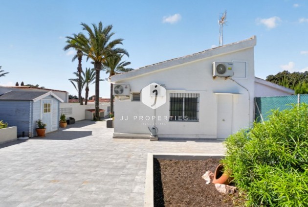 Resale - Villa -
Torrevieja - Costa Blanca