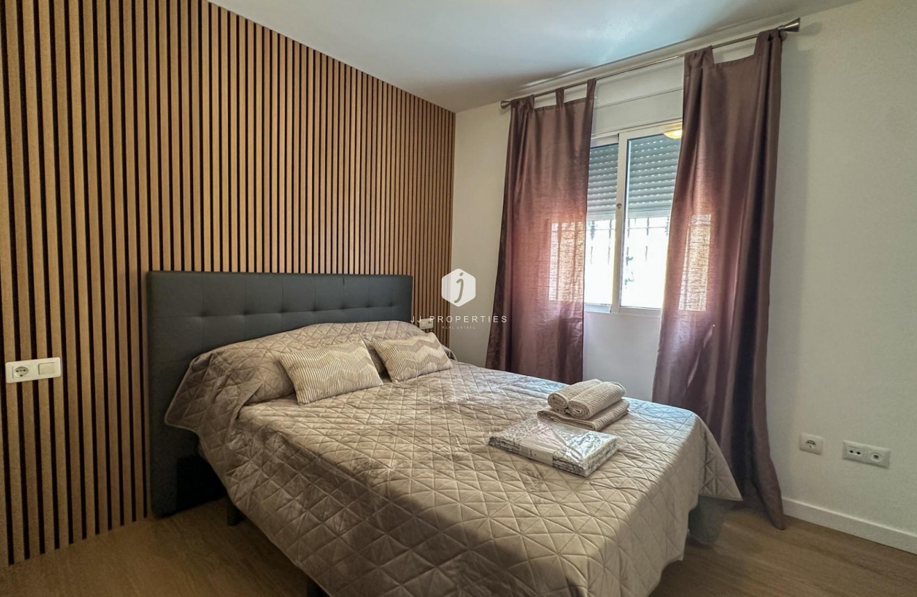 D'occasion - Duplex -
San Miguel de Salinas - Las Filipinas