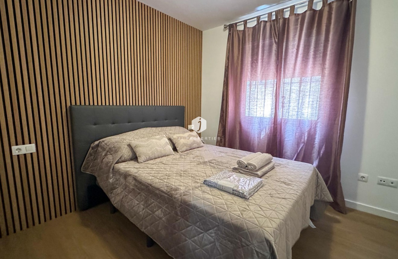 D'occasion - Duplex -
San Miguel de Salinas - Las Filipinas