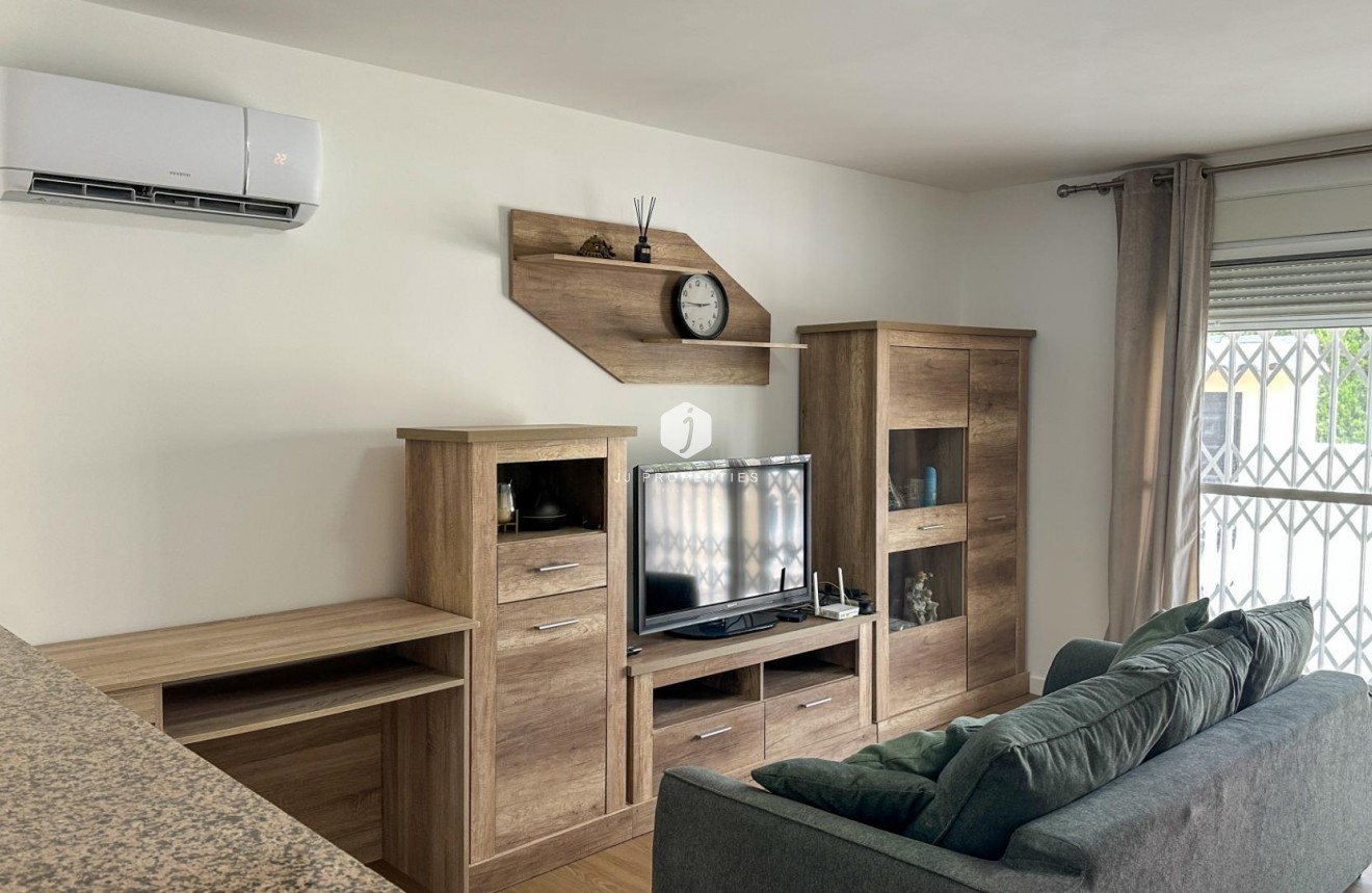 D'occasion - Duplex -
San Miguel de Salinas - Las Filipinas