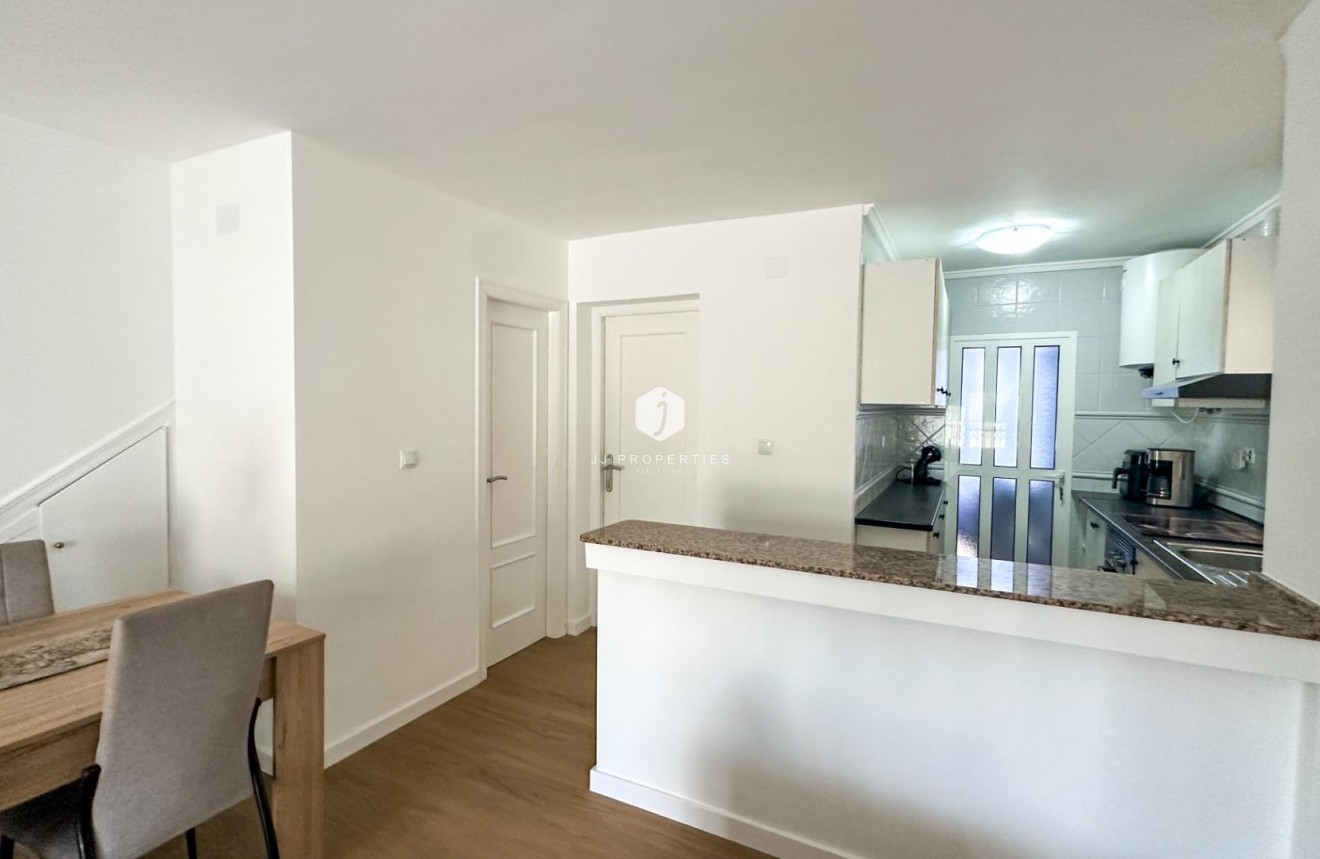 D'occasion - Duplex -
San Miguel de Salinas - Las Filipinas