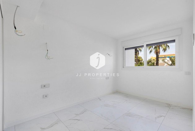 Resale - Apartment / flat -
Torrevieja - Costa Blanca