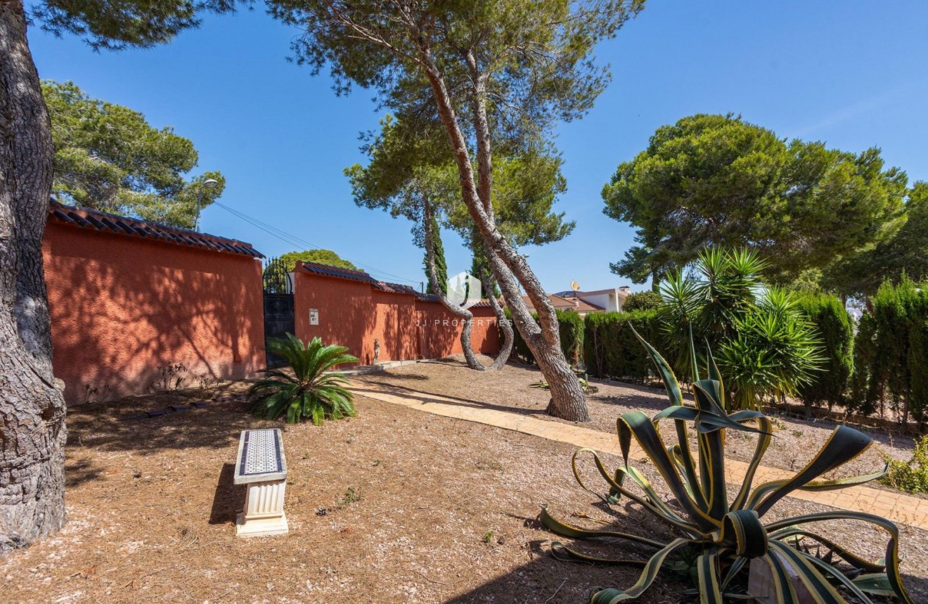 Resale - Villa -
Torrevieja - Los Balcones - Los Altos del Edén