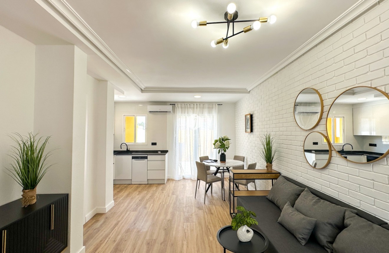 Tweedehands - Chalet -
Orihuela Costa - Costa Blanca