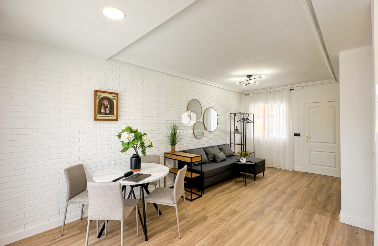 Tweedehands - Chalet -
Orihuela Costa - Costa Blanca