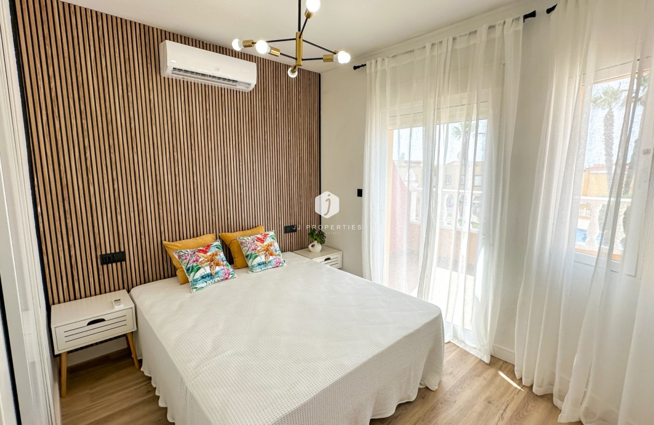 Tweedehands - Chalet -
Orihuela Costa - Costa Blanca
