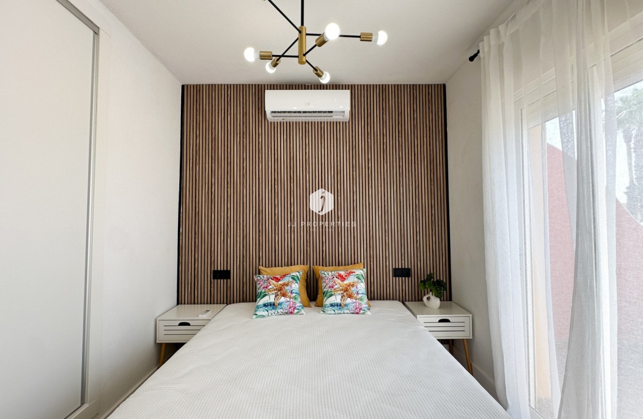 Tweedehands - Chalet -
Orihuela Costa - Costa Blanca