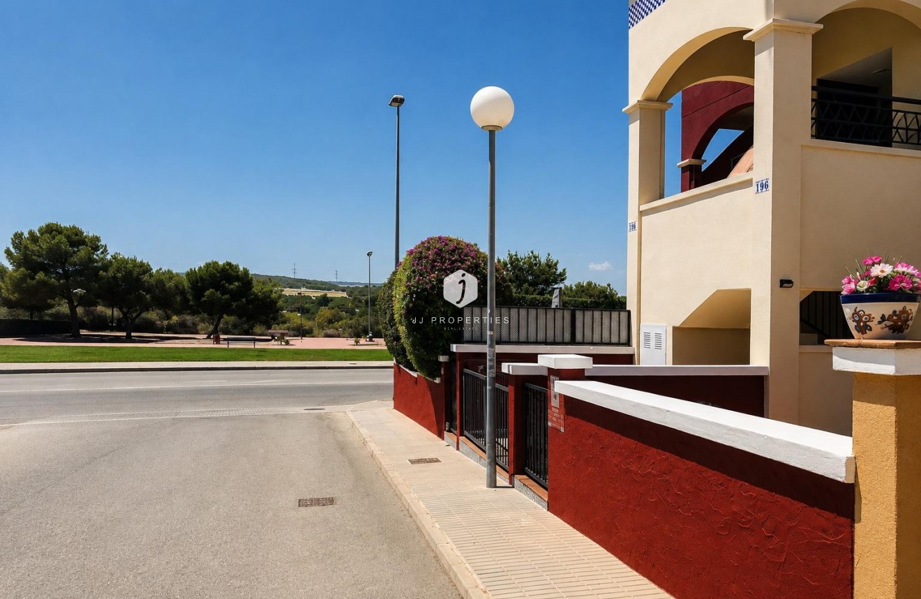 Aus zweiter Hand - Bungalow -
Orihuela Costa - Costa Blanca