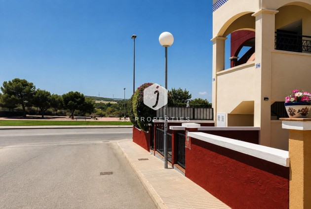 Aus zweiter Hand - Bungalow -
Orihuela Costa - Costa Blanca