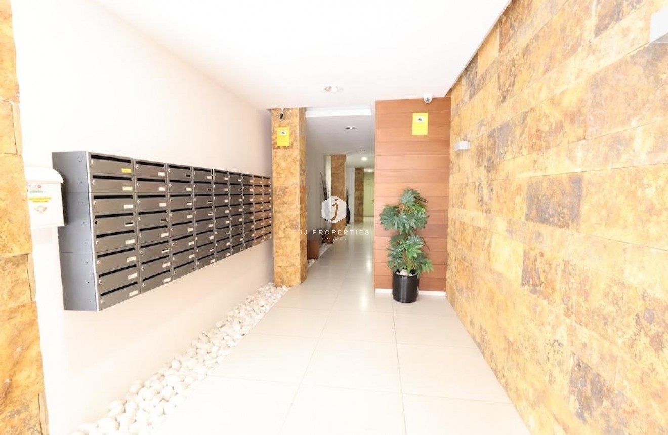 Resale - Apartment / flat -
Torrevieja - Costa Blanca