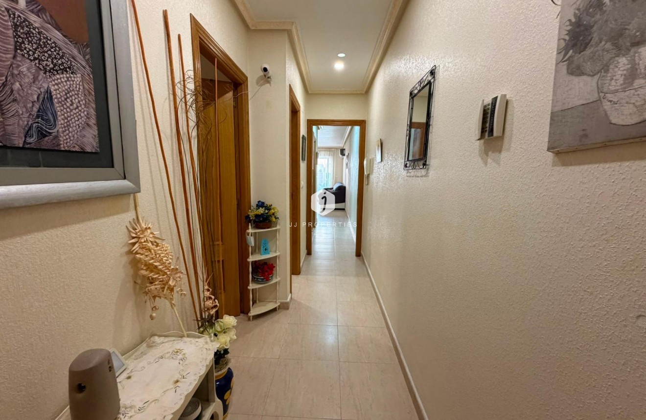 Tweedehands - Appartement / flat -
Torrevieja - Estacion de autobuses