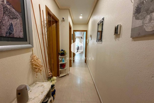 Tweedehands - Appartement / flat -
Torrevieja - Estacion de autobuses