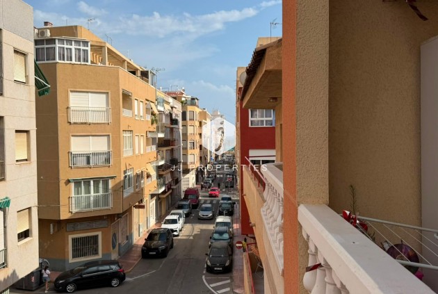 Tweedehands - Appartement / flat -
Torrevieja - Estacion de autobuses