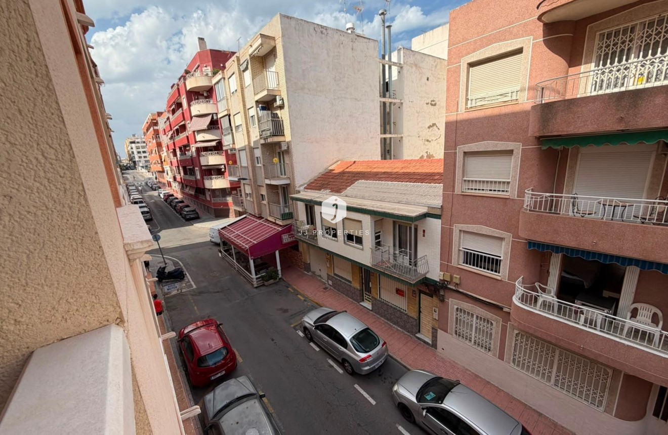 Tweedehands - Appartement / flat -
Torrevieja - Estacion de autobuses