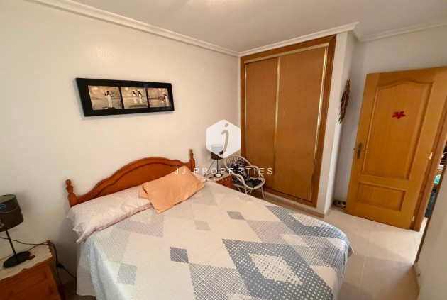 Tweedehands - Appartement / flat -
Torrevieja - Estacion de autobuses