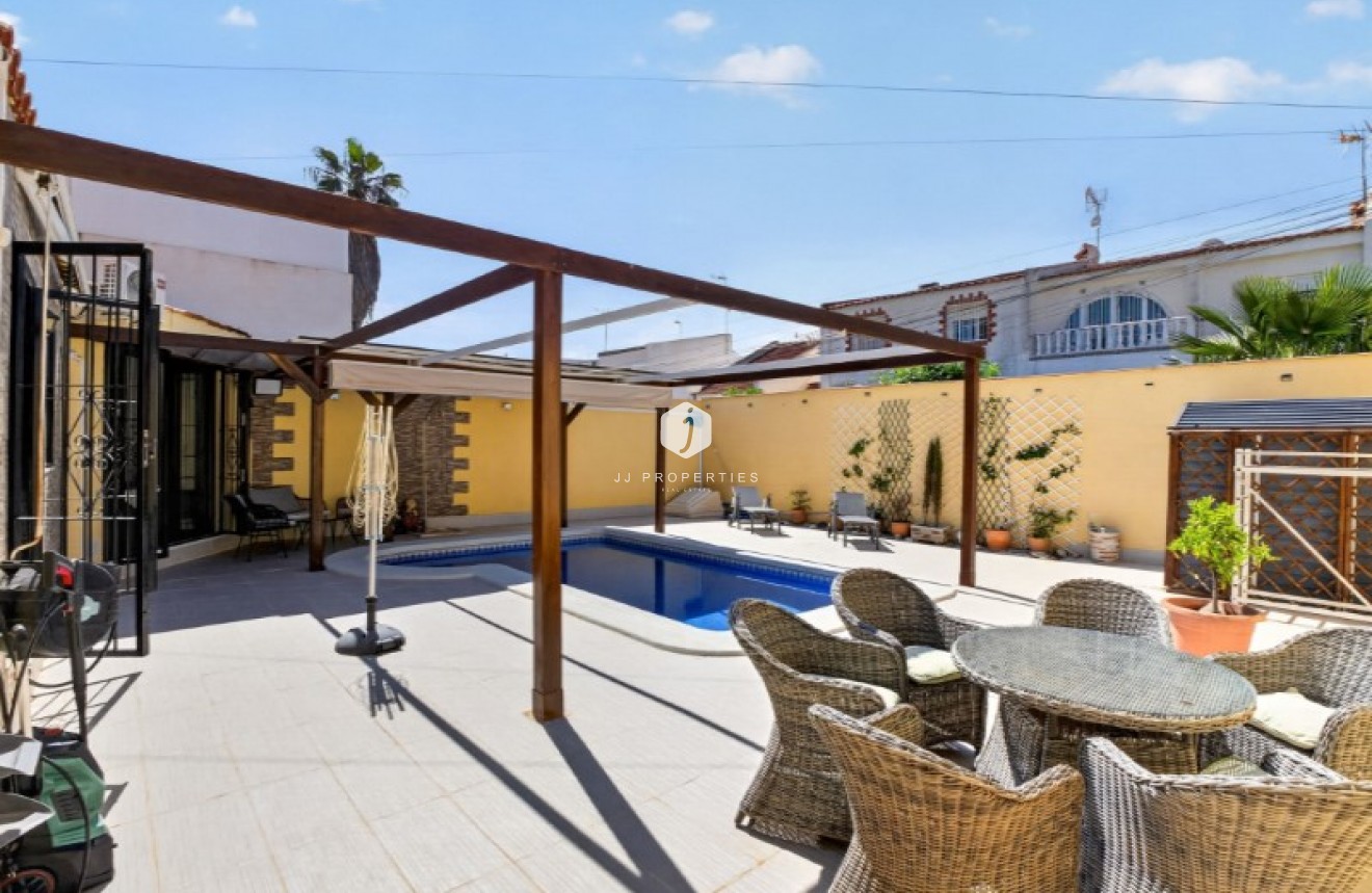 D'occasion - Villa -
Torrevieja - Costa Blanca