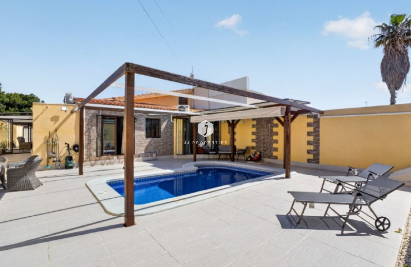 D'occasion - Villa -
Torrevieja - Costa Blanca