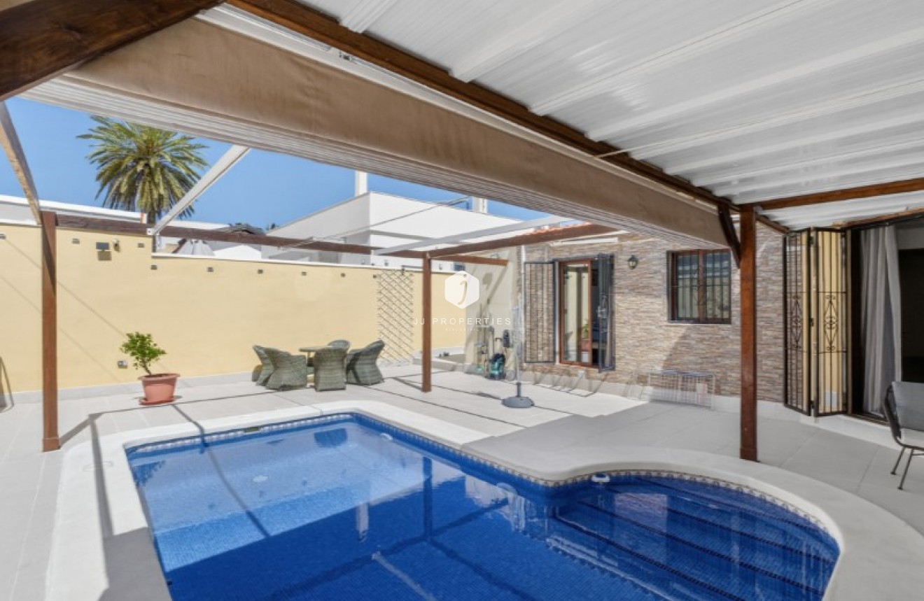 D'occasion - Villa -
Torrevieja - Costa Blanca