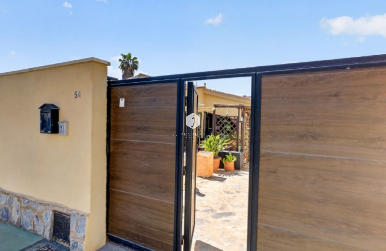 D'occasion - Villa -
Torrevieja - Costa Blanca