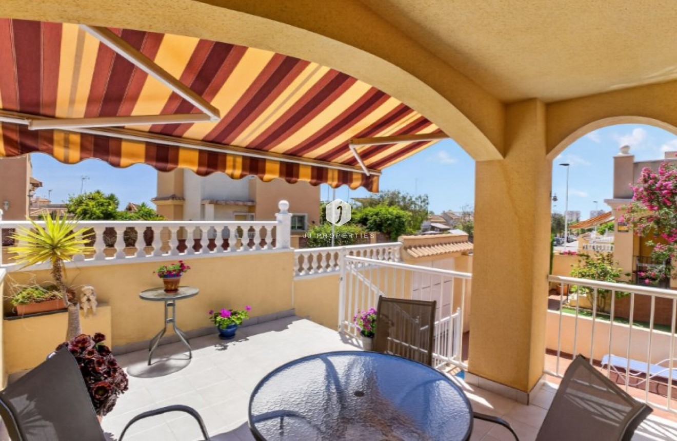 Z drugiej ręki - Szalet -
Torrevieja - Costa Blanca