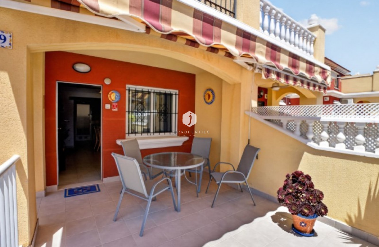 Z drugiej ręki - Szalet -
Torrevieja - Costa Blanca