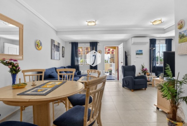 Z drugiej ręki - Szalet -
Torrevieja - Costa Blanca