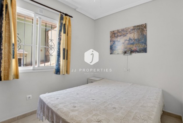 Z drugiej ręki - Szalet -
Torrevieja - Costa Blanca