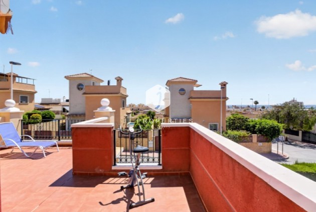 Z drugiej ręki - Szalet -
Torrevieja - Costa Blanca