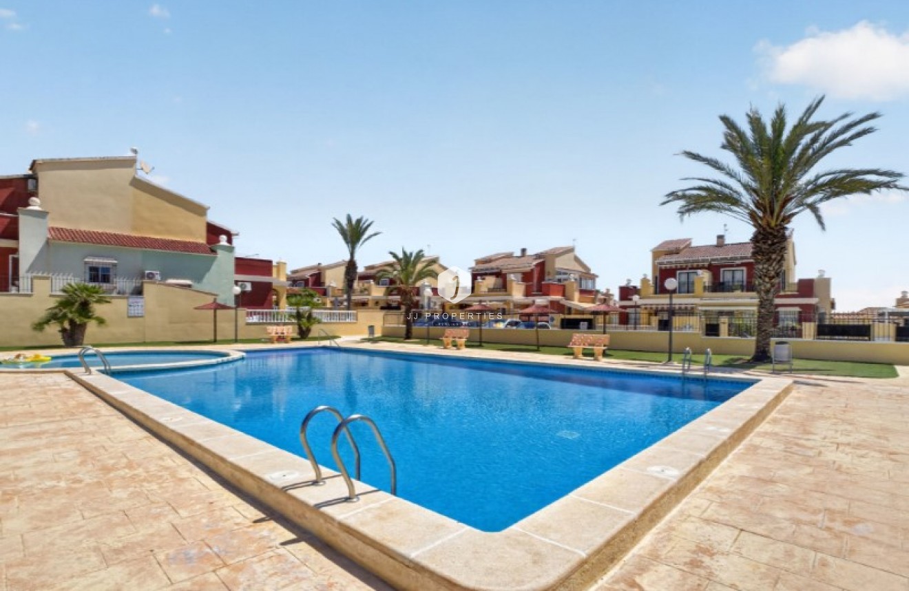 Z drugiej ręki - Szalet -
Torrevieja - Costa Blanca